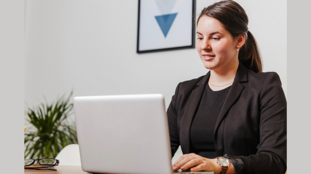 آلاء في العمل